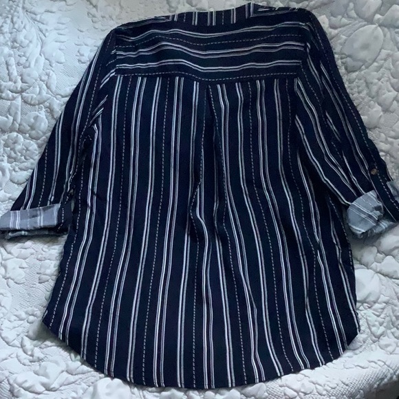 NWT Milk & Honey ladies v-neck top in size L - Picture 6 of 9